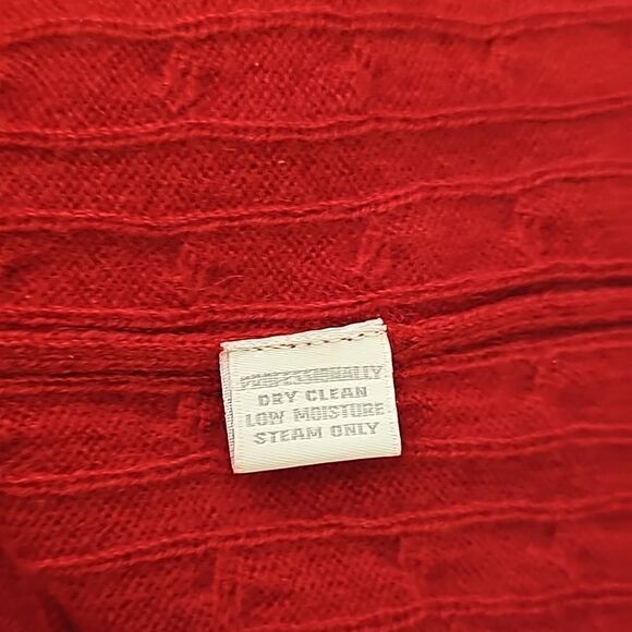 Charter Club, women's red, 100% 2 ply cashmere v-neck sweater size medium - Picture 7 of 7